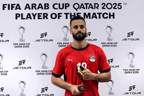 بعد حصوله على جائزة الأفضل.. ماذا قدم مروان حمدي في مباراة مصر والإمارات